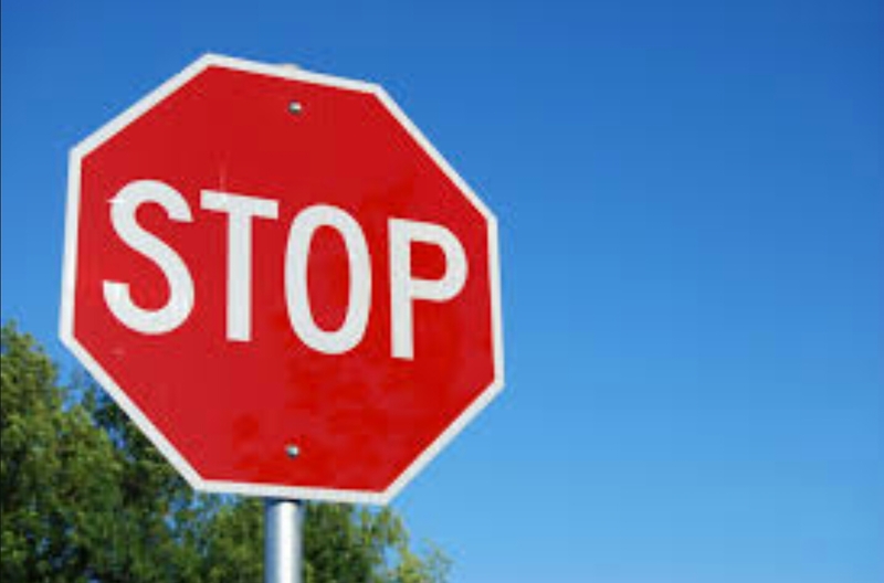 what"s the difference between stop sign and red light?