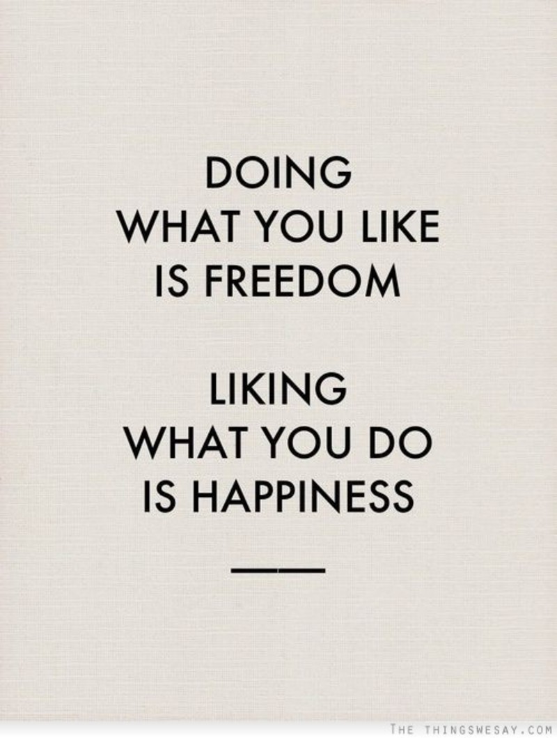 自由是做你喜欢做的事, 幸福是喜欢你做的事. 用英文?