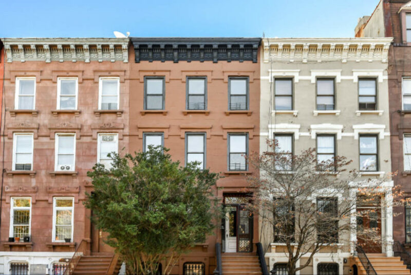 What is the meaning of "townhouse "? Question about English (US