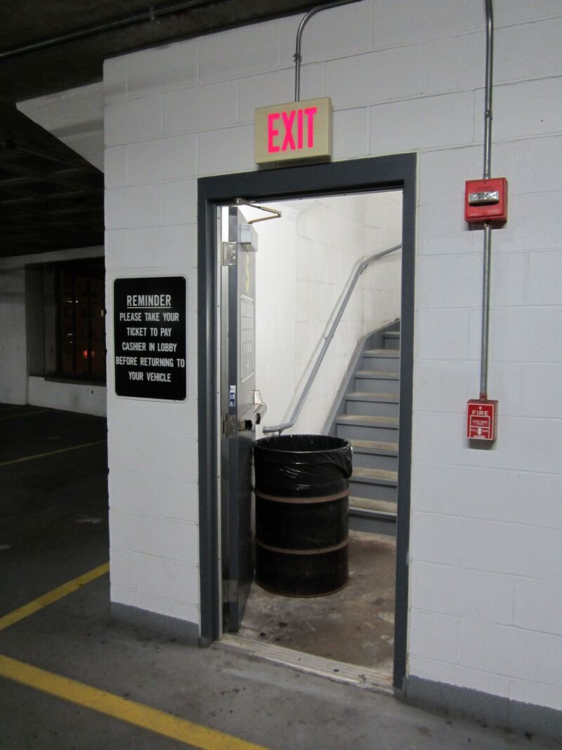 How do you say "What does “propped open” mean?" in English (US)? HiNative