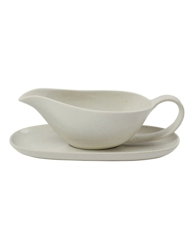 What is the meaning of "a gravy boat"? Question about English (UK