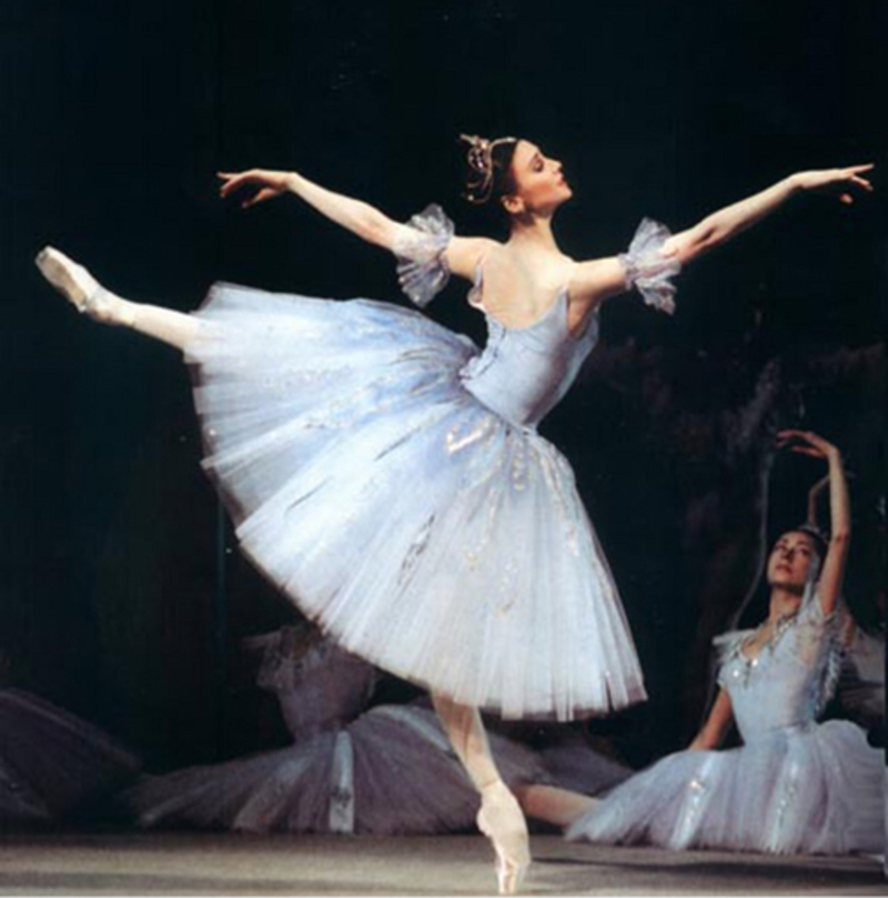 What is the difference between "swirl" and "twirl" and "whirl" ? "swirl