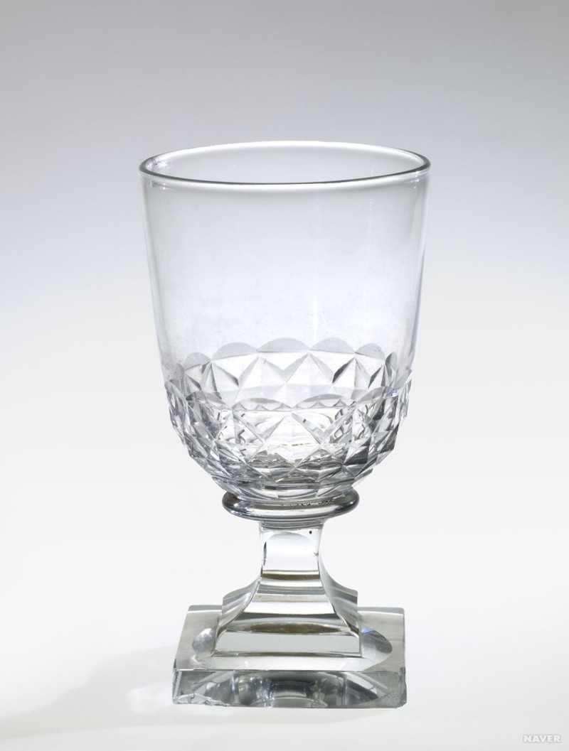 It was like crystal. or It was like a crystal ?? Is 'Crystal' an