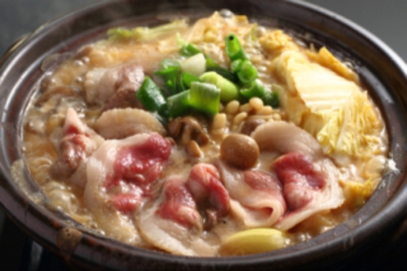 What's the difference between nabe and sukiyaki??? HiNative