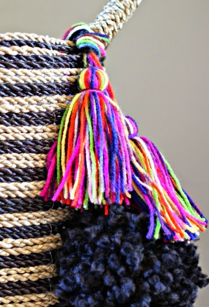 🆚What is the difference between "brush" and "tassel" ? "brush" vs "tassel" ? HiNative