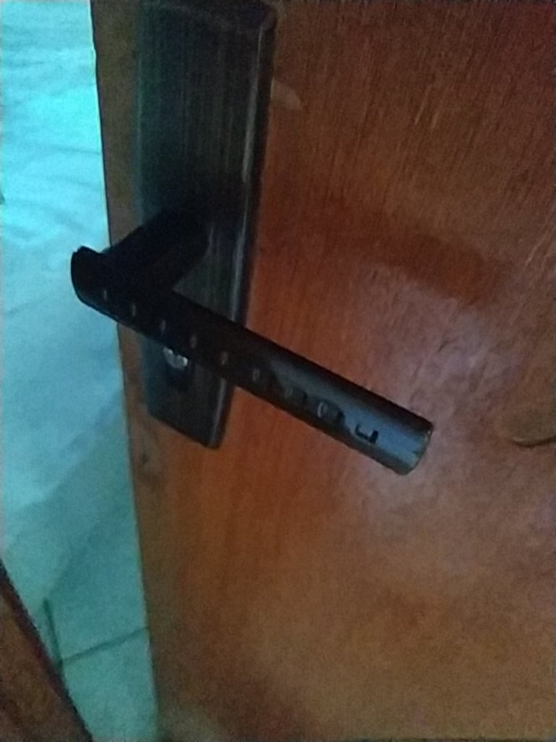 🆚What is the difference between "door handle" and "knob" ? "door handle
