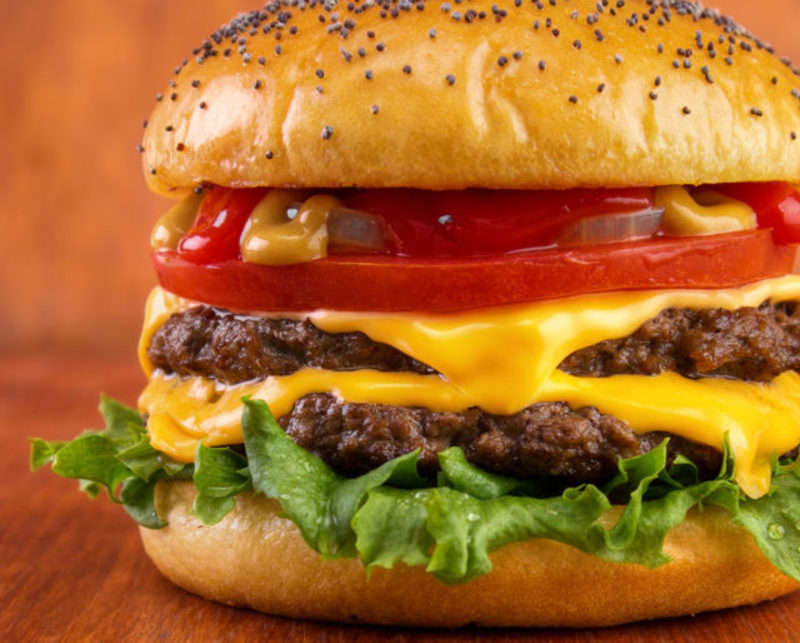 hamburger和pizza有什么区别如果难以说明的话请教我一下例句