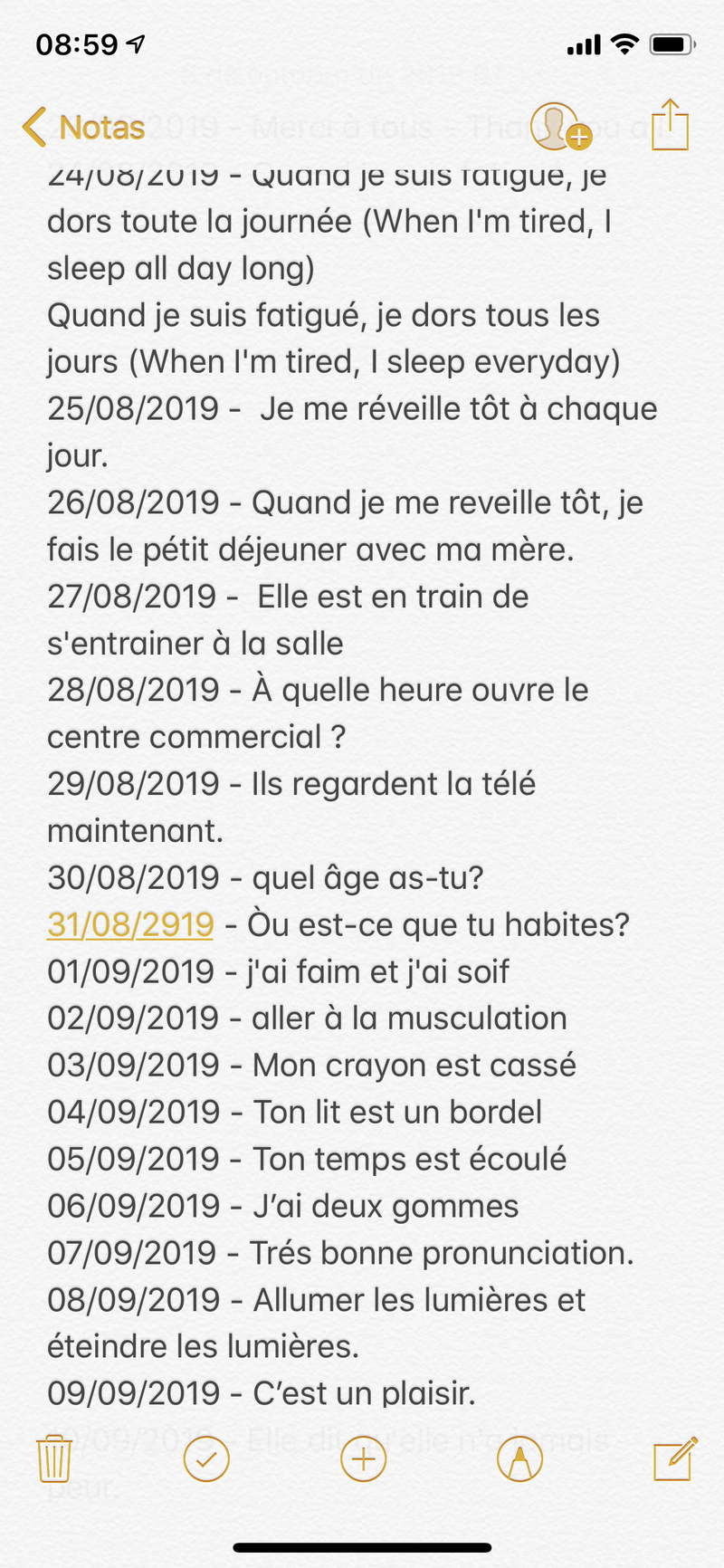 How do you say "She is eating an apple. " in French (France)? HiNative