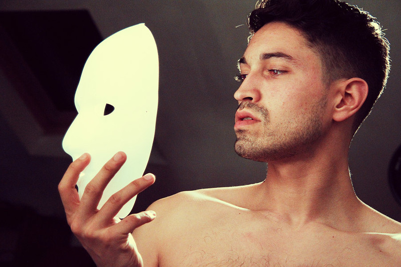 暴き出す と 曝け出す はどう違いますか Hinative