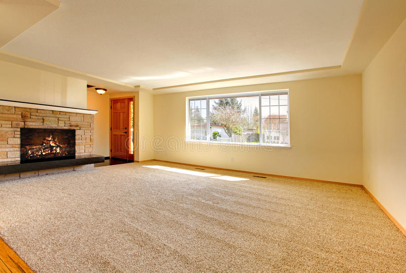 开阔和空旷有什么区别如果难以说明的话请教我一下例句