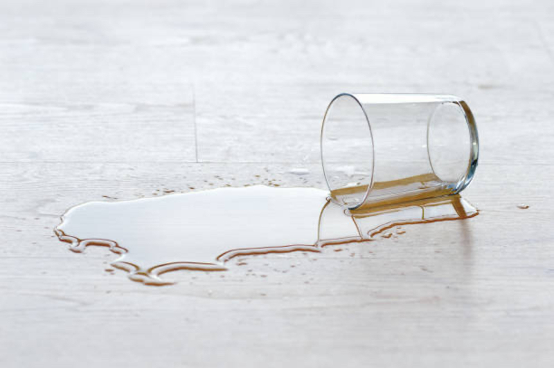 🆚What is the difference between "splash" and "pour" and "spill" and "sprinkle" ? "splash" vs