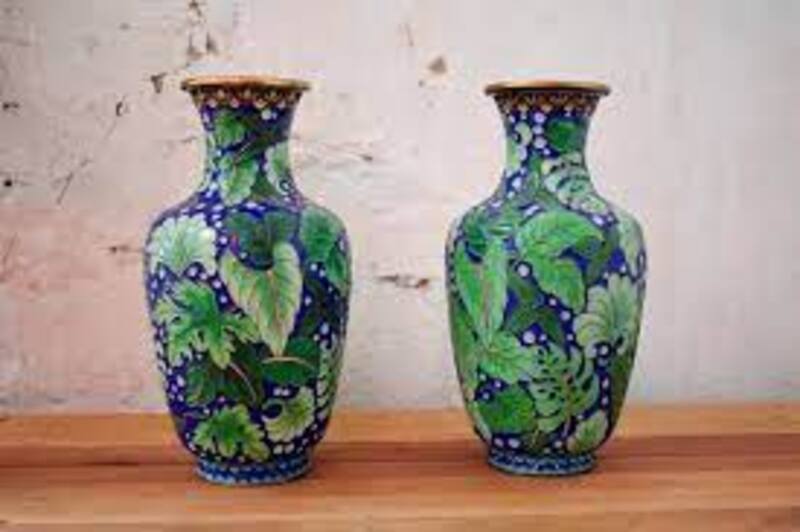 Please tell me the difference between “vase” and “pot”. HiNative